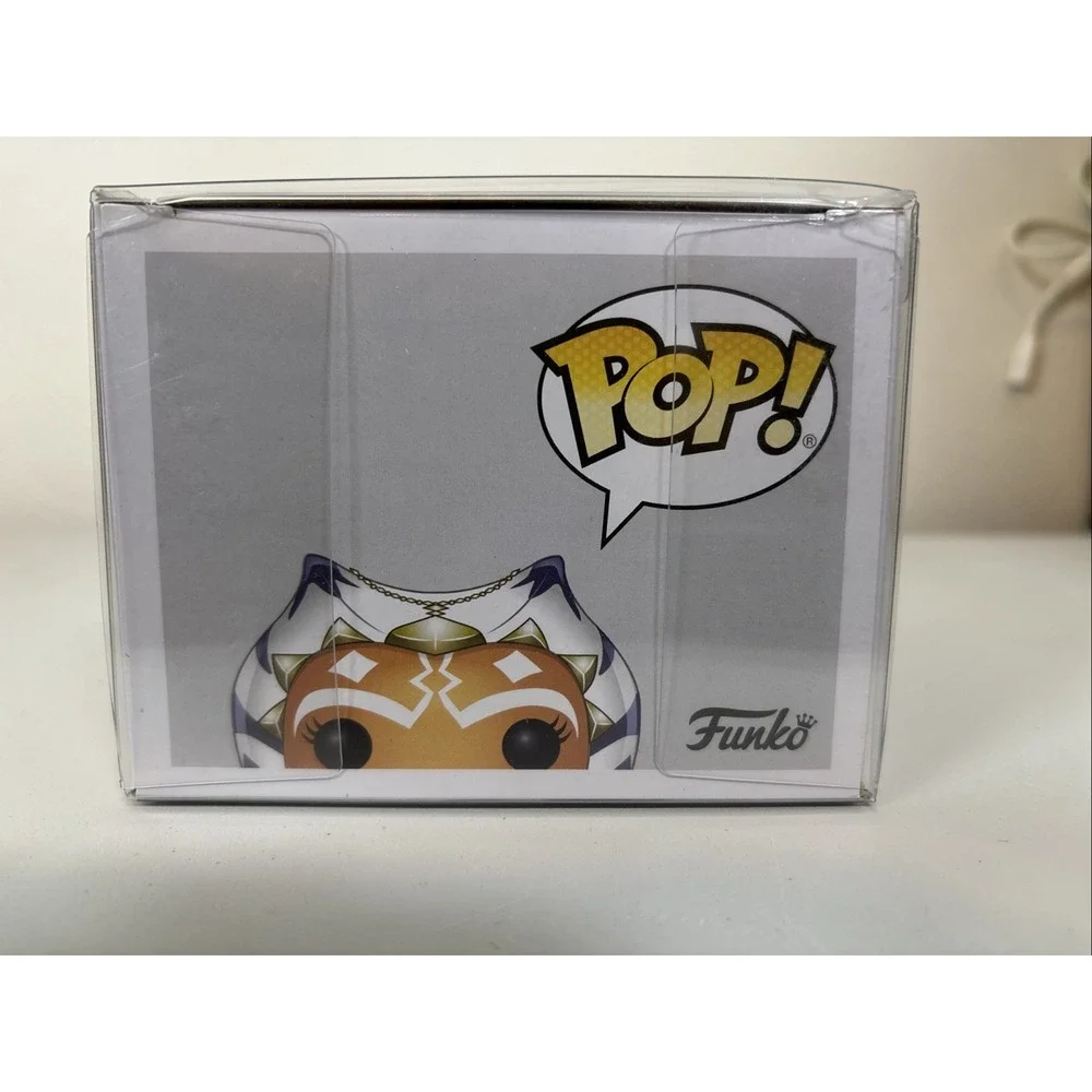 Funko Pop! Vinyl: Star Wars - Ahsoka Tano - Hot Topic (Exclusive) #272 Protector